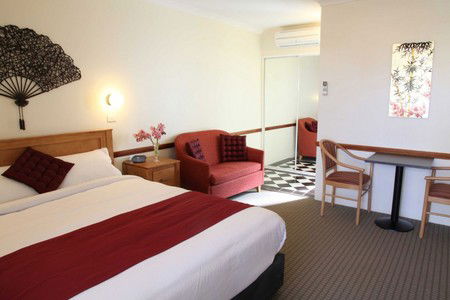 3 Explorers Motel - Tourism Canberra 3