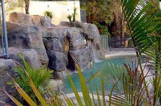 Crusoes Holiday Apartments - Tourism Canberra 0