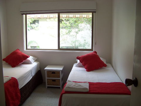 Old Burleigh Court Holiday Apartments - Tourism Canberra 3