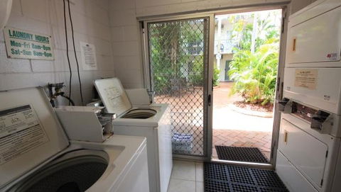 Coconut Grove Holiday Apartments - Tourism Canberra 3