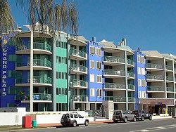 Grand Palais Beachside Resort - Tourism Canberra 8