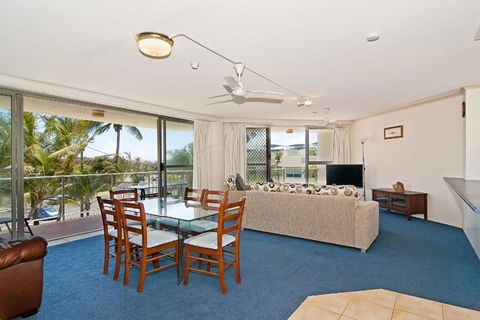 Chateau Royale Beach Resort - Tourism Canberra 0