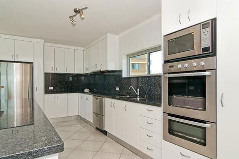 Chateau Royale Beach Resort - Tourism Canberra 3