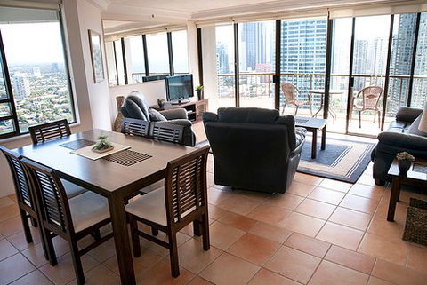 Surfers Century Apartments - Tourism Canberra 4