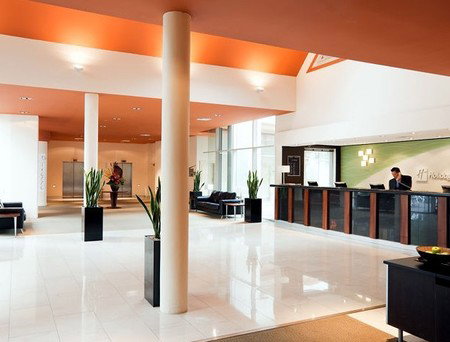 Holiday Inn Potts Point - Tourism Canberra 4