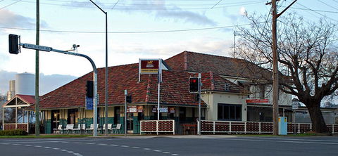 The Farmers Home Hotel - Tourism Canberra 0