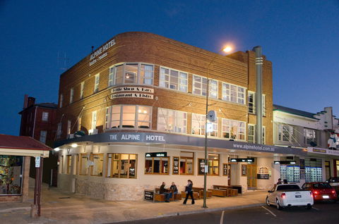 Alpine Hotel - Tourism Canberra 0