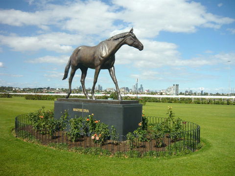 Racecourse Hotel Flemington - Tourism Canberra 0