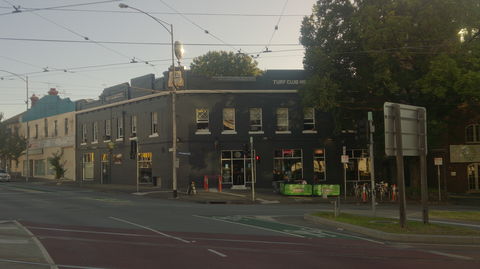 Bev & Mick's Turf Club Hotel - Tourism Canberra 0