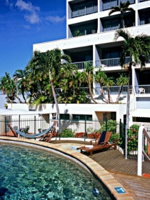 Cairns Sunshine Tower Hotel - Tourism Canberra 0