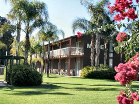 Barmera Hotel-Motel - Tourism Canberra 0