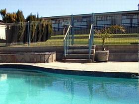 Oyster Court Motel And Holiday Units - Tourism Canberra 0