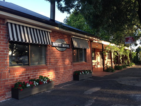 Moyhu Hotel - Tourism Canberra 0