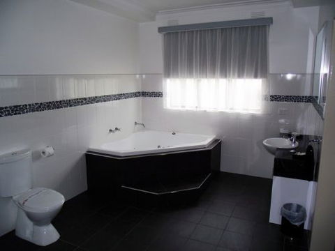 503 On Princes Drive Motel - Tourism Canberra 2