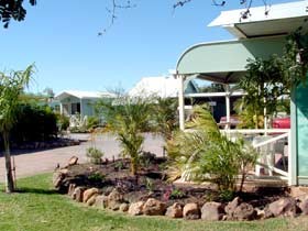 Banjo's Overnight & Holiday Units - Tourism Canberra 1
