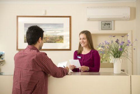 Golden Chain Welcome Inn 277 - Tourism Canberra 0