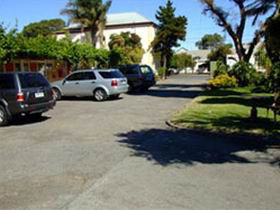 Motel Travelway - Tourism Canberra 0