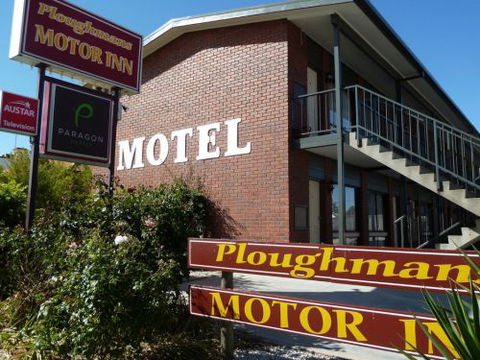 Ploughmans Motor Inn - Tourism Canberra 0