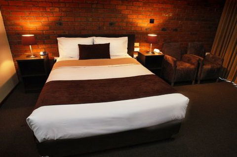 Ploughmans Motor Inn - Tourism Canberra 1