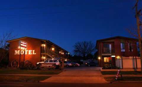 Ploughmans Motor Inn - Tourism Canberra 3