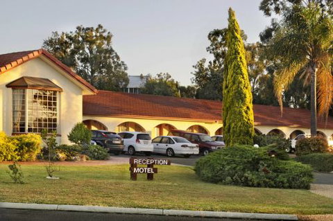 McNevins Warwick Motel & Gunyah Restaurant - Tourism Canberra 0