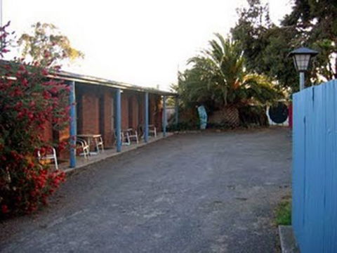 La Cochon Rose Motel & Art Gallery - Tourism Canberra 0