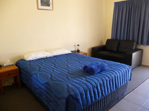 Moura Motel - Tourism Canberra 0