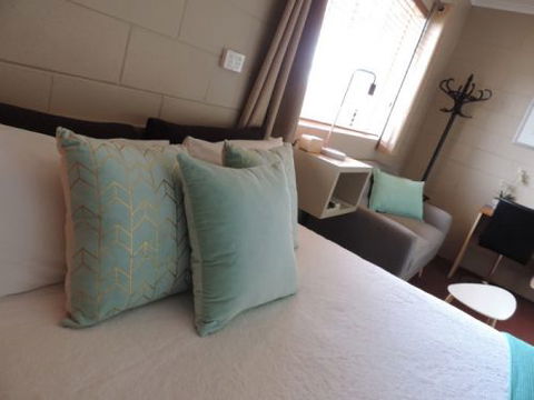 Childers Oasis Motel - Tourism Canberra 3