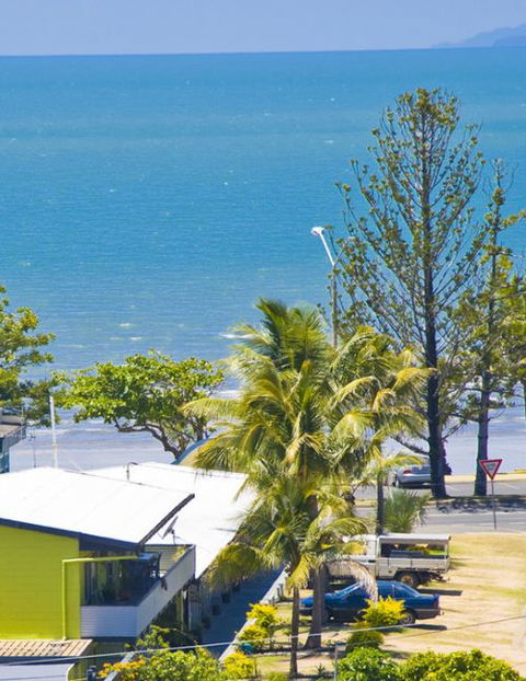 Surfside Motel - Yeppoon - Tourism Canberra 0