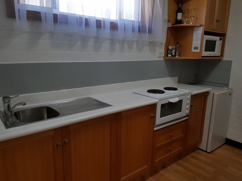 Cousins Motor Inn - Tourism Canberra 10