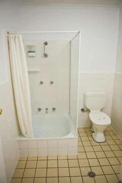 Cousins Motor Inn - Tourism Canberra 11