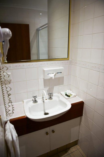 Cousins Motor Inn - Tourism Canberra 13