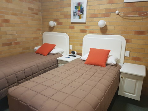 Cousins Motor Inn - Tourism Canberra 14