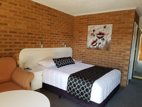 Cousins Motor Inn - Tourism Canberra 7