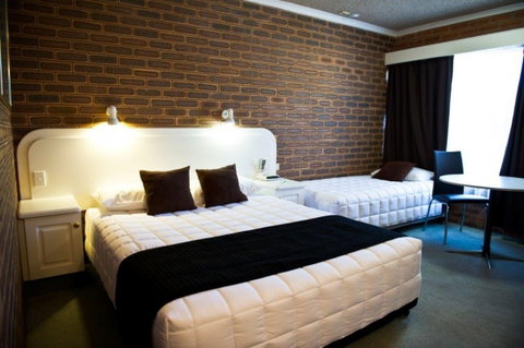 Cousins Motor Inn - Tourism Canberra 17