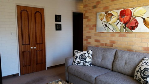 Cousins Motor Inn - Tourism Canberra 18