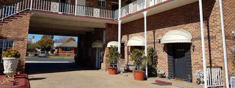 Golden Age Motor Inn - Tourism Canberra 7