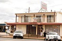 Town House Motor Inn - Tourism Canberra 0