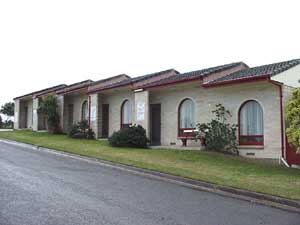Oyster Court Motel - Tourism Canberra 0