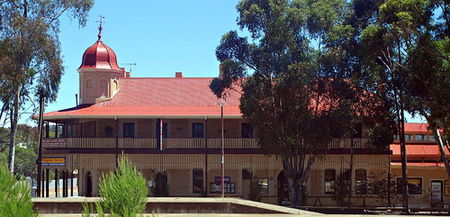 Peterborough Railway Hotel - Tourism Canberra 0