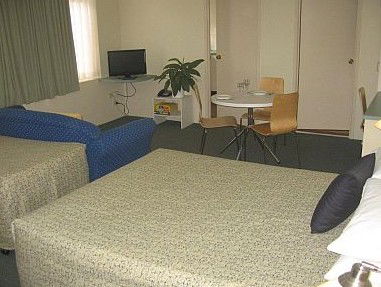 Paramount Motel And Serviced Apartments - Tourism Canberra 2