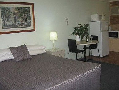 Paramount Motel And Serviced Apartments - Tourism Canberra 4