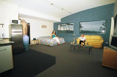 Beach House Mollymook - Tourism Canberra 3