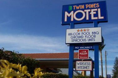 Twin Pines Motel - Tourism Canberra 3