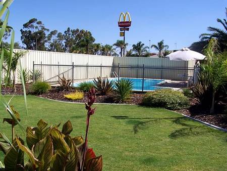 Renmark Motor Inn - Tourism Canberra 3