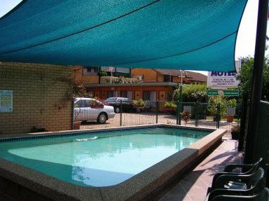 Lake Front Motel - Tourism Canberra 3