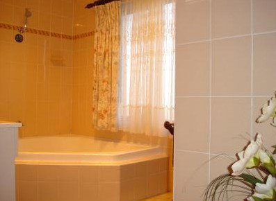 Lake Front Motel - Tourism Canberra 5