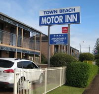Town Beach Motor Inn - Tourism Canberra