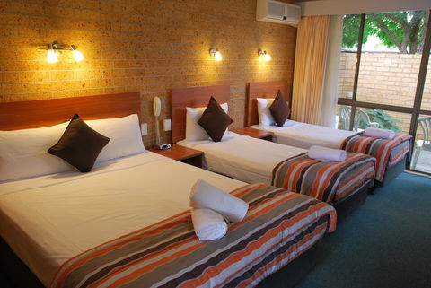 Port O'Call Motel - Tourism Canberra 0