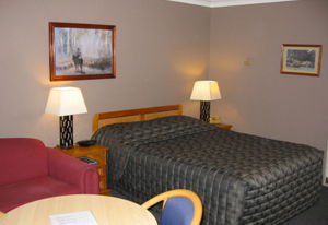 Highlands Motor Inn - Tourism Canberra 0